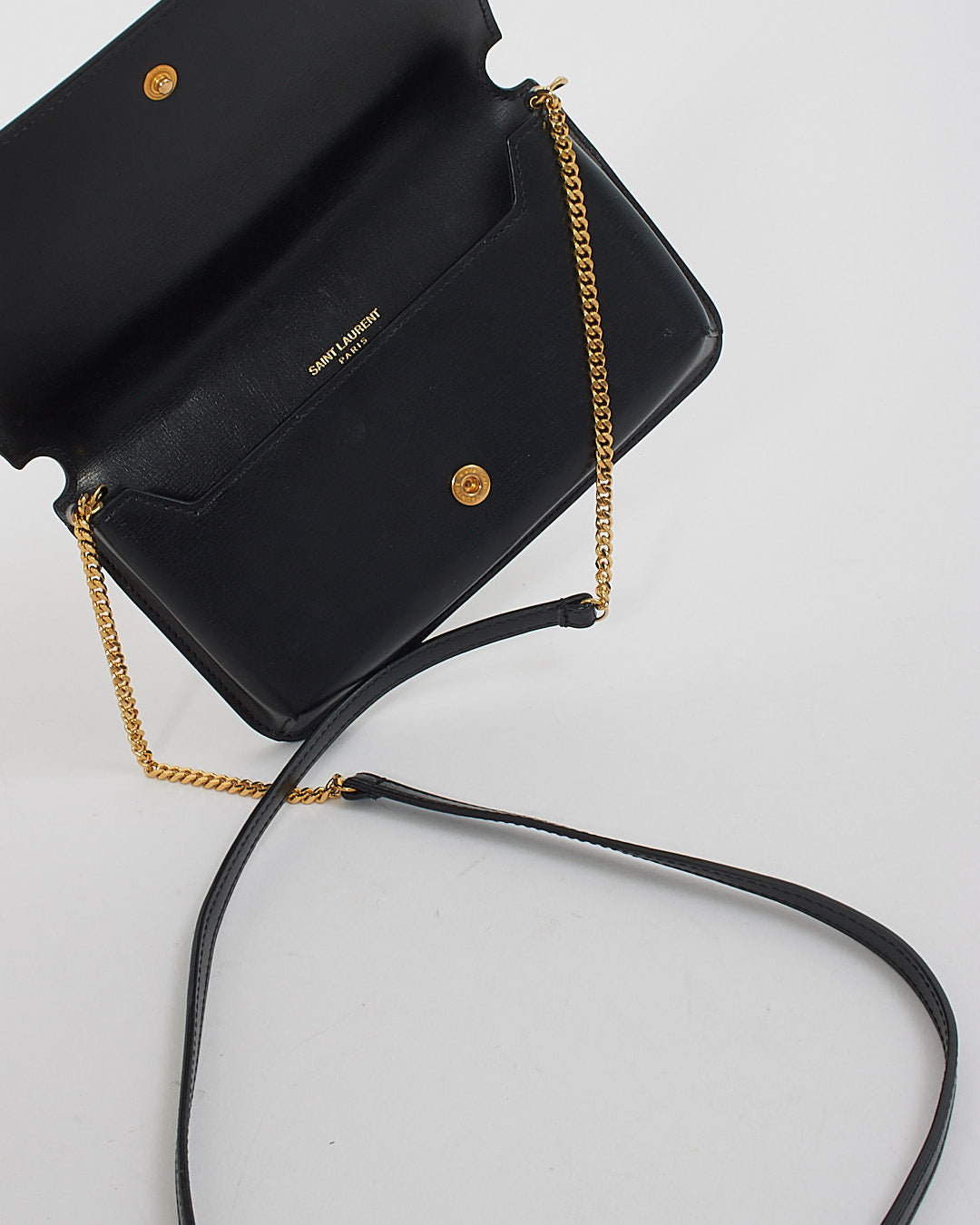 Saint Laurent Porte-téléphone Cassandre en cuir noir avec logo sur sac à chaîne