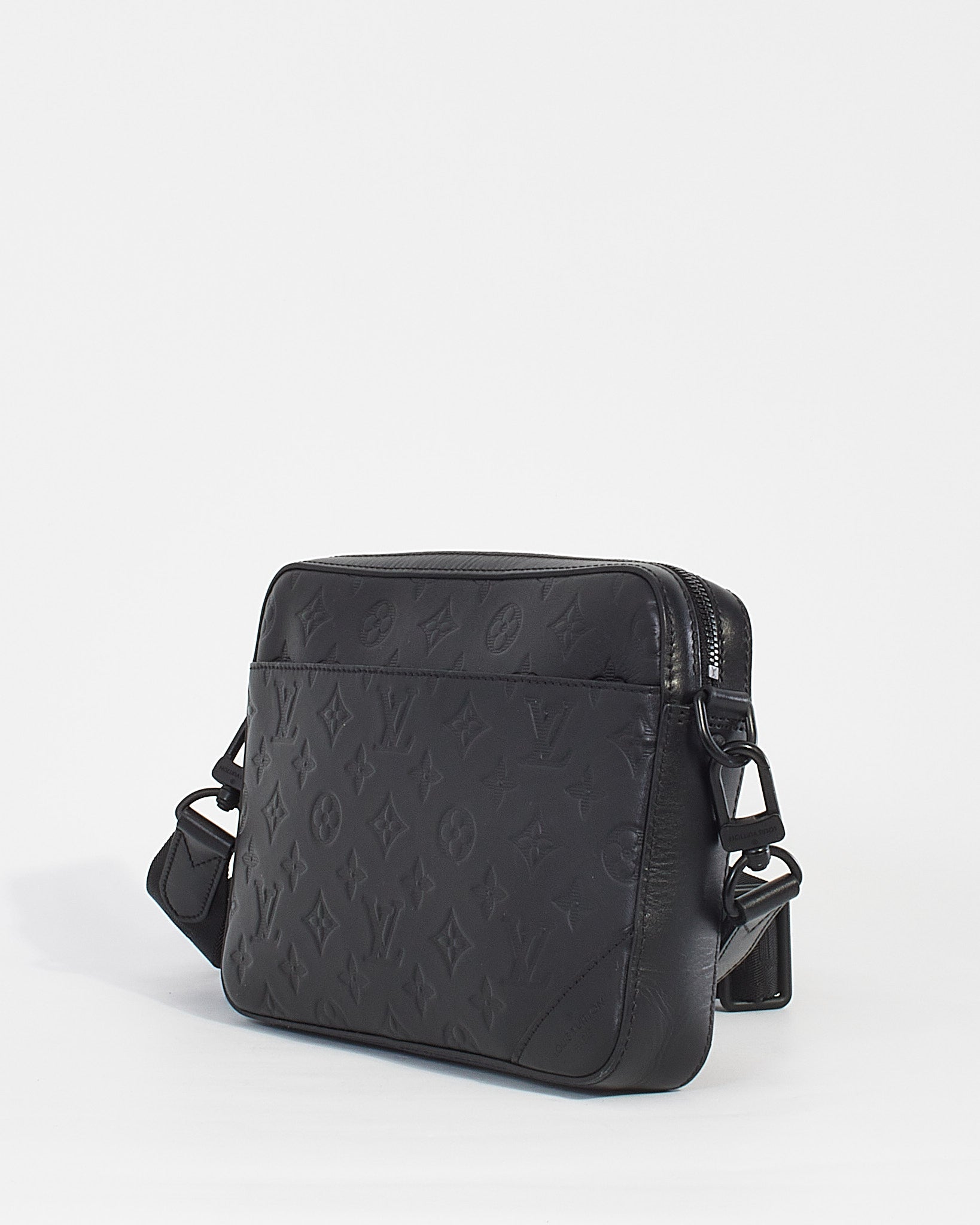 Lv messenger bag on sale black