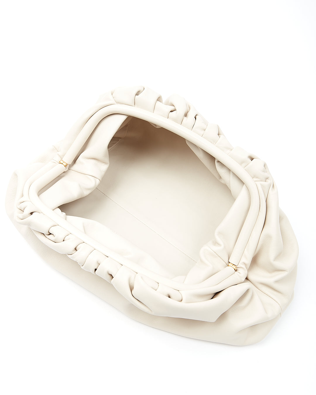 Bottega Veneta pochette en cuir blanc cassé The Pouch