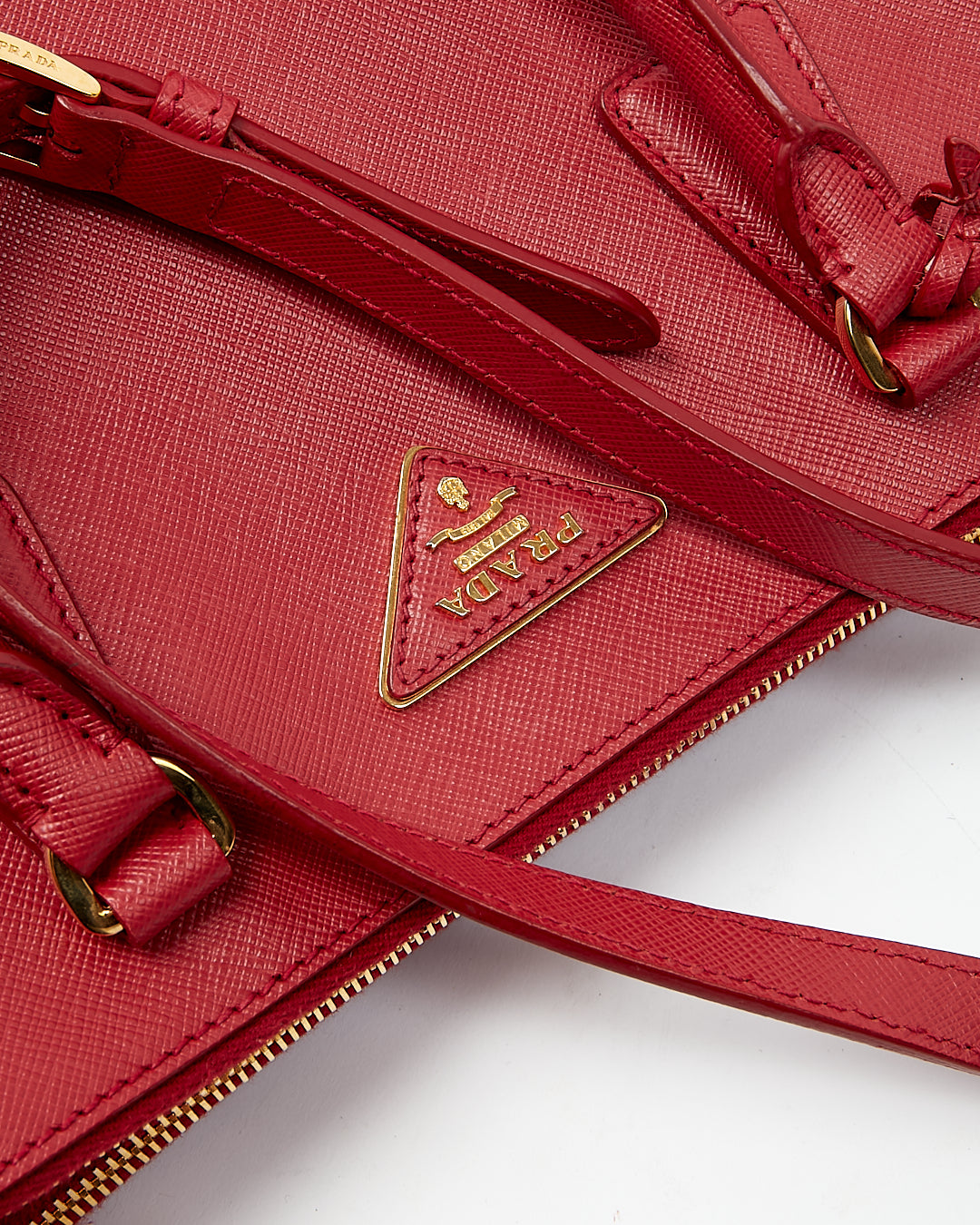 Petit sac fourre-tout Prada rouge Saffiano Lux à double fermeture éclair Galleria