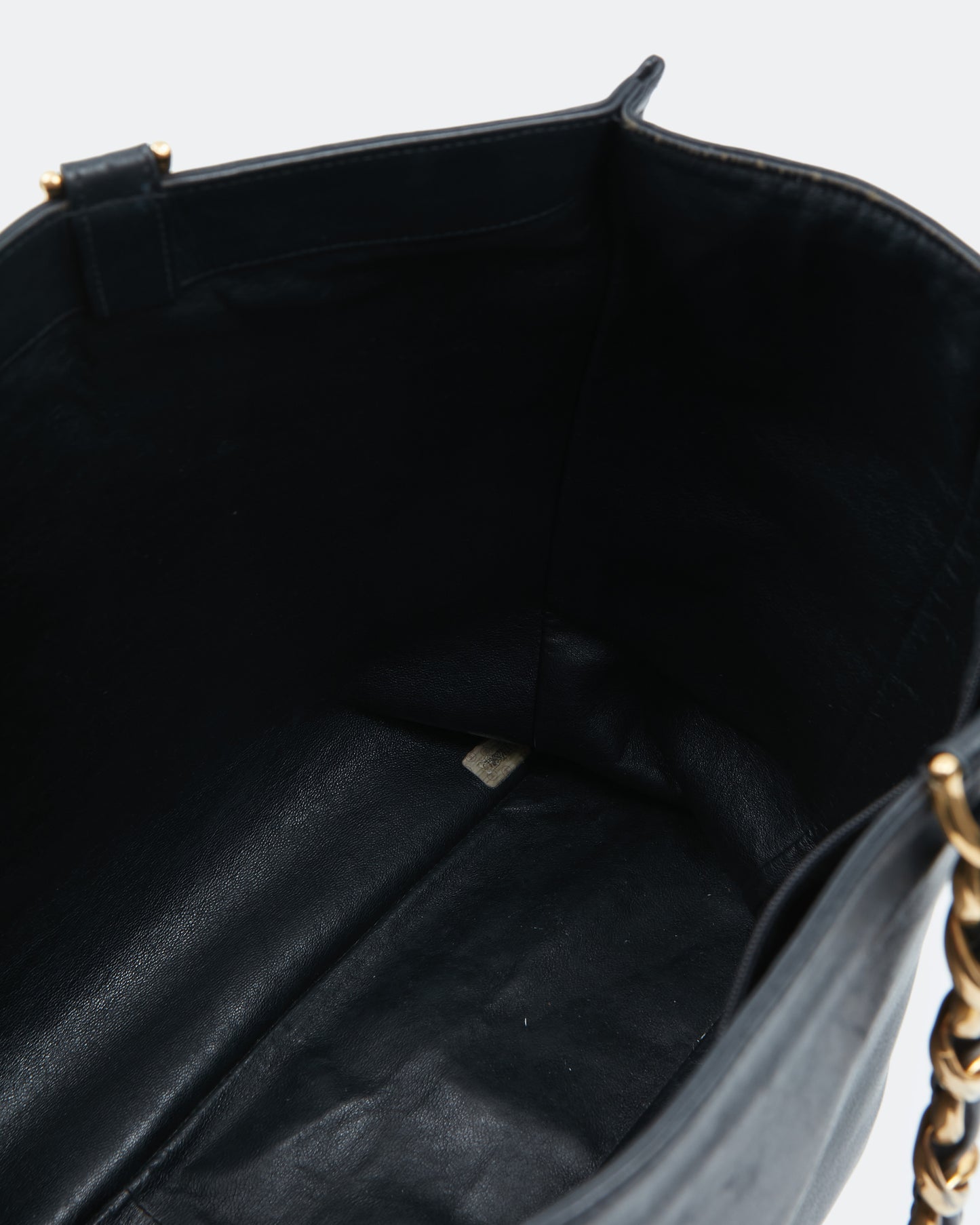 Sac cabas CC entrelacé vintage en cuir d'agneau noir Chanel avec chaîne en or 24 carats