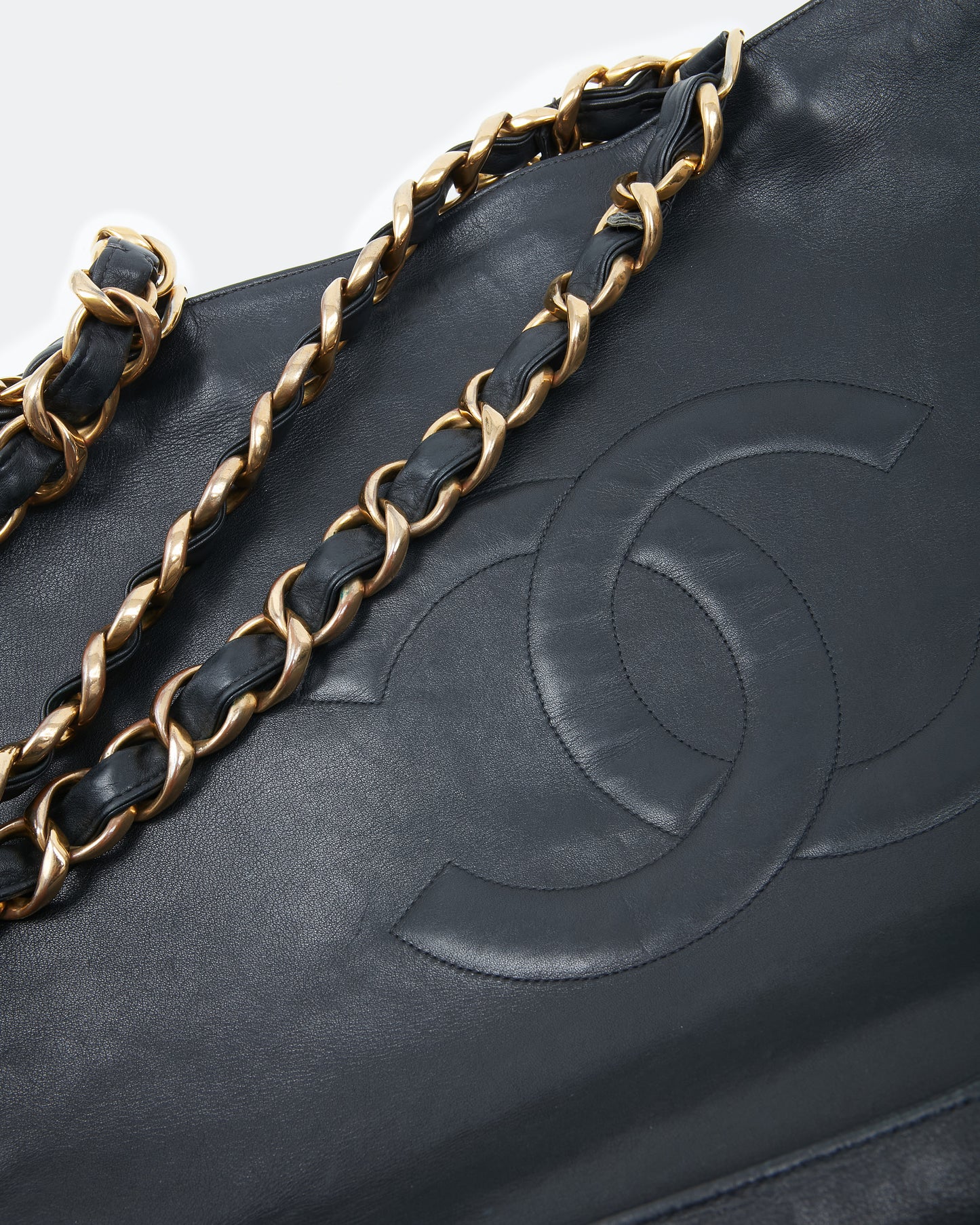 Sac cabas CC entrelacé vintage en cuir d'agneau noir Chanel avec chaîne en or 24 carats