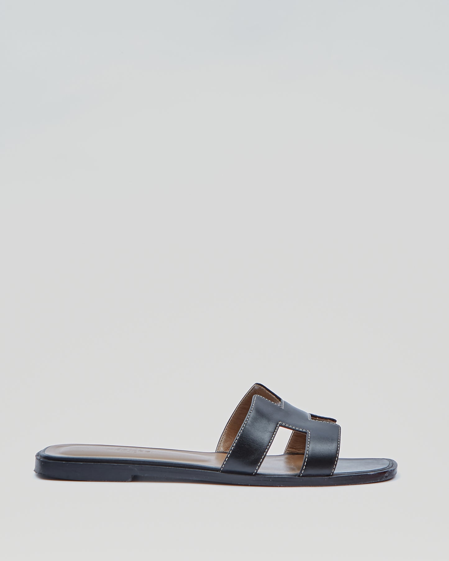 Sandales Oran à coutures contrastées en cuir noir Hermes - 38,5