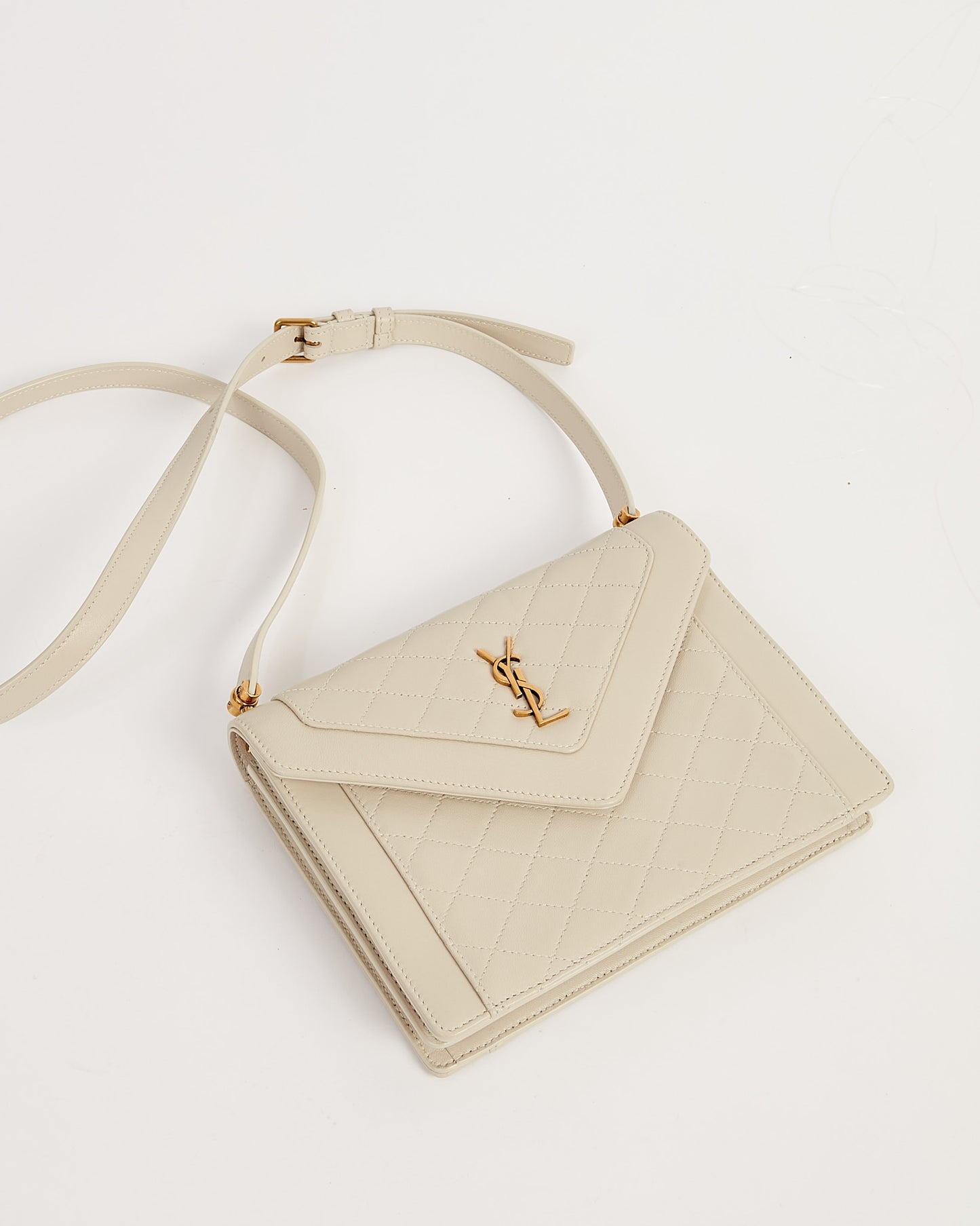 Sac à rabat matelassé Mini Gaby matelassé blanc cassé Saint Laurent