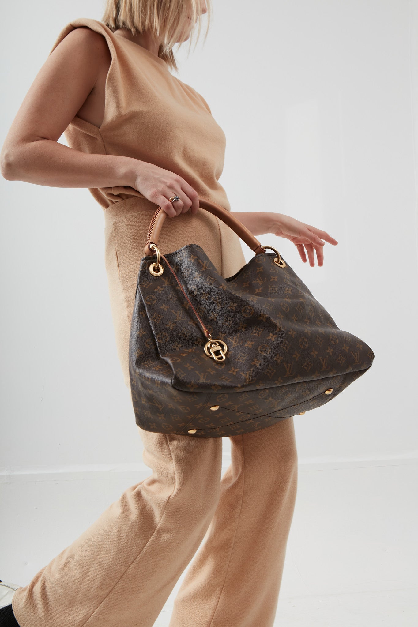 Louis Vuitton Monogram Artsy MM Shoulder Bag